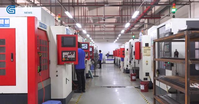 深圳直通車(chē) 聚焦計(jì)算機(jī)科技前沿，深圳電視臺(tái)深度報(bào)道行業(yè)新動(dòng)態(tài)